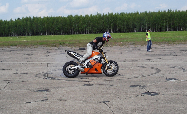 Зябровка – черное место на карте Беларуси (оттуда убивают украинцев). Но связано оно и с беларусским спортом Зябровка – черное место на карте Беларуси (оттуда убивают украинцев). Но связано оно и с беларусским спортом