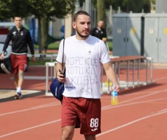 Савицкий идет в легенды высшей лиги (12 сезонов, 300+ матчей!): выбрал квартиру вместо БАТЭ, стал в Бресте котиком, а еще было «фачилово», «дебилы» в сети и много скандалов Савицкий идет в легенды высшей лиги (12 сезонов, 300+ матчей!): выбрал квартиру вместо БАТЭ, стал в Бресте котиком, а еще было «фачилово», «дебилы» в сети и много скандалов