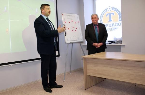 Бывший прокурор, чинуши в тени, депутат-&laquo;патриот&raquo; и шеф Помидора. Кто рулит в БАТЭ, минском &laquo;Динамо&raquo; и других клубах ЧБ