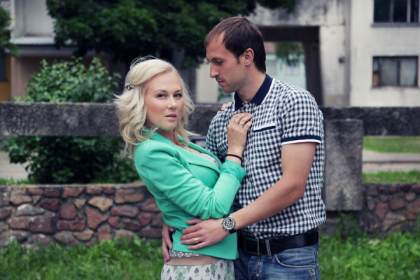 Девушка с билборда, «королева танцполов», официантки – какими были жены беларусских футболистов, когда знакомились с ними Девушка с билборда, «королева танцполов», официантки – какими были жены беларусских футболистов, когда знакомились с ними