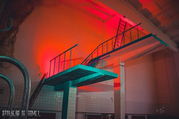 Заброшенный бассейн в Гомеле пошел под снос &ndash; напоследок сталкеры устроили там атмосферную фотосессию