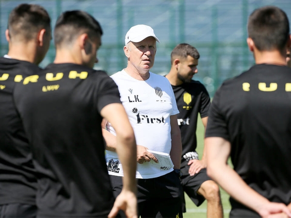 Тренеры-беларусы готовятся к чемпионату Украины: вернулись в объятую войной страну, остались без легионеров, смотрят на футбол как на миссию Тренеры-беларусы готовятся к чемпионату Украины: вернулись в объятую войной страну, остались без легионеров, смотрят на футбол как на миссию