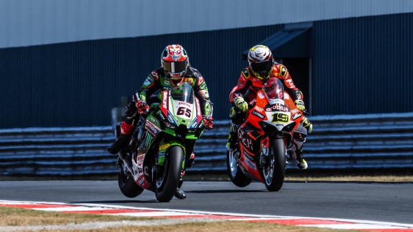 Першы хэт-трык чэмпіёна. Топрак Разгатліоглу дамінаваў на этапе сусветнага Супербайка ў Донінгтане Першы хэт-трык чэмпіёна. Топрак Разгатліоглу дамінаваў на этапе сусветнага Супербайка ў Донінгтане