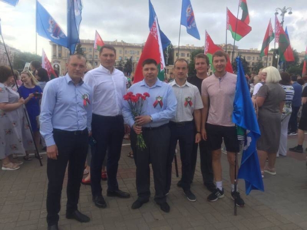Слухалі Лукашэнку, спявалі рускую папсу, зычылі шчасця ў сценах Беларусі. Як прыхільнікі рэжыму ў спорце святкавалі Дзень Незалежнасці (без Глеба не абышлося)