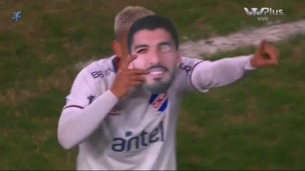 Суарес возвращается в «Насьональ» из Монтевидео спустя 16 лет. Фанаты зазывали Луиса 15 тысячами картонных масок Суарес возвращается в «Насьональ» из Монтевидео спустя 16 лет. Фанаты зазывали Луиса 15 тысячами картонных масок