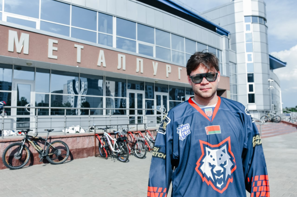 «Металлург» подписал самого звездного хоккеиста в своей истории. Как клуб представил Сергея Костицына