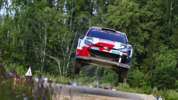 Новы лятучы фін. Кале Раванпэра наблізіўся да чэмпіёнскага тытулу, атрымаўшы перамогу на Ралі Эстонія Новы лятучы фін. Кале Раванпэра наблізіўся да чэмпіёнскага тытулу, атрымаўшы перамогу на Ралі Эстонія