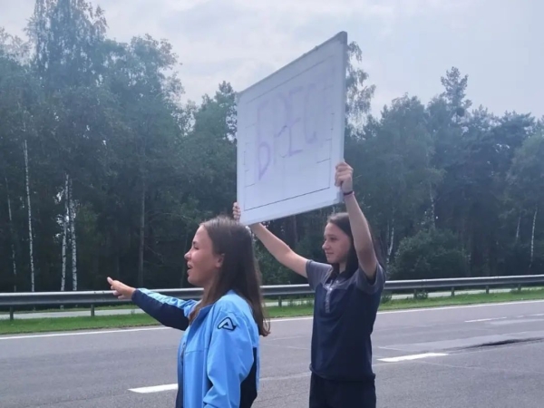 Женская команда &laquo;Днепра&raquo; занялась автостопом, чтобы добраться на матч в Брест &ndash; к стартовому свистку все-таки успели и даже крупно победили