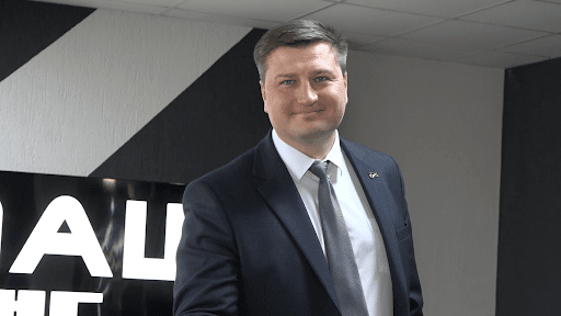 Директор БелАЗа плотно взялся за футбол: устроил ночную проверку на алкотестере, ввел 7-часовой рабочий день, поставил смотрящего за дисциплиной Директор БелАЗа плотно взялся за футбол: устроил ночную проверку на алкотестере, ввел 7-часовой рабочий день, поставил смотрящего за дисциплиной