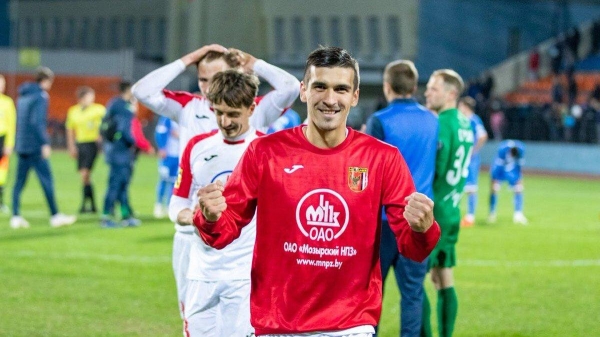 Украинец, бывший одним из лидеров «Славии», спешно покинул Беларусь, но не из-за войны – наделал долгов, развелся с женой и просто пропал где-то в Луганске Украинец, бывший одним из лидеров «Славии», спешно покинул Беларусь, но не из-за войны – наделал долгов, развелся с женой и просто пропал где-то в Луганске