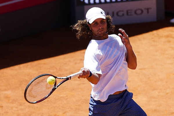 Теннис идеален для договорняков. А расследуют их бывшие полицейские, которые ловят игроков на лжи и пытаются забирать телефоны