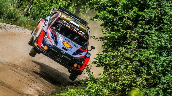 Новы лятучы фін. Кале Раванпэра наблізіўся да чэмпіёнскага тытулу, атрымаўшы перамогу на Ралі Эстонія Новы лятучы фін. Кале Раванпэра наблізіўся да чэмпіёнскага тытулу, атрымаўшы перамогу на Ралі Эстонія