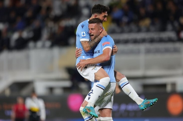 Сарри радикально меняет стиль «Лацио». Впервые после «Наполи» ему дали на это время Сарри радикально меняет стиль «Лацио». Впервые после «Наполи» ему дали на это время