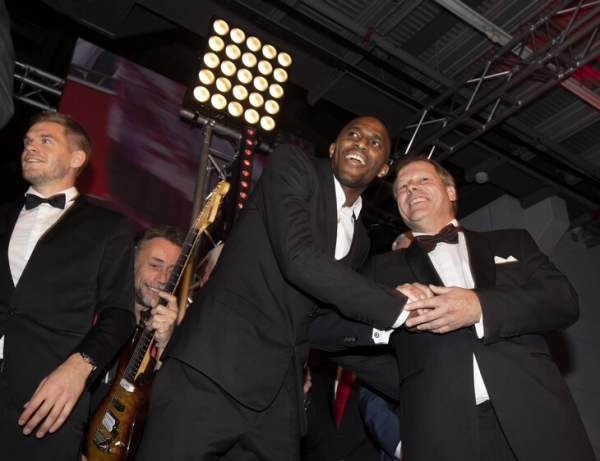 Лавстори Модеста и «Кельна»: весь город пел песню о нем («Кто взял шнапс на допинг-тест? Антони Модест!») и простил побег в Китай ради денег Лавстори Модеста и «Кельна»: весь город пел песню о нем («Кто взял шнапс на допинг-тест? Антони Модест!») и простил побег в Китай ради денег