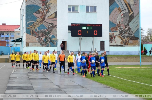 В футболе у Чижа было не только «Динамо», но и клуб в райцентре – через него прошли игроки, которых вы точно знаете (сейчас в сборной, высшей лиге, за рубежом) В футболе у Чижа было не только «Динамо», но и клуб в райцентре – через него прошли игроки, которых вы точно знаете (сейчас в сборной, высшей лиге, за рубежом)
