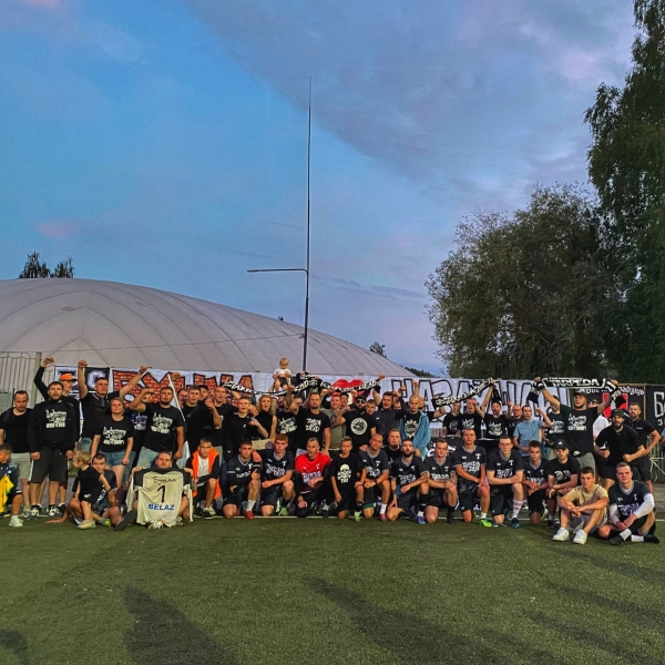 Фанаты «Торпедо-БелАЗ» сделали то, чего не смогли сделать в клубе – красиво попрощались с человеком, ставшим футбольной легендой Жодино Фанаты «Торпедо-БелАЗ» сделали то, чего не смогли сделать в клубе – красиво попрощались с человеком, ставшим футбольной легендой Жодино