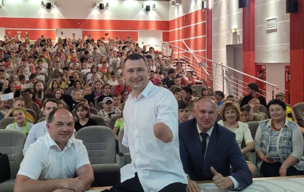 Добрый Сталин, встречи с депутатом-изменником и Лепсом, Головатый на благо детей ДНР &ndash; вновь заглянули в безумный мир паралимпийца Талая