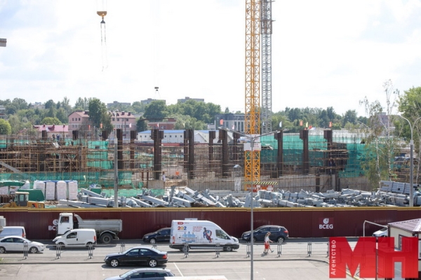 Разное.  Бассейн международного стандарта в Минске возводят в форме 5 ромбов — отсылка к элементам белорусского орнамента
 