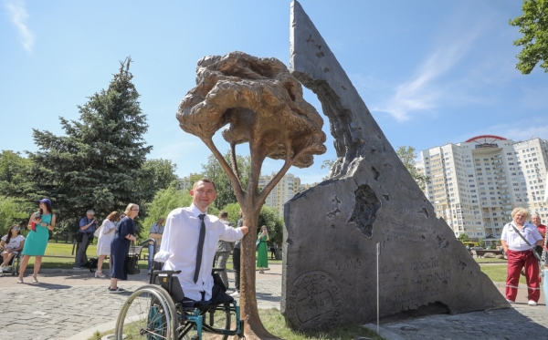 Добрый Сталин, встречи с депутатом-изменником и Лепсом, Головатый на благо детей ДНР &ndash; вновь заглянули в безумный мир паралимпийца Талая