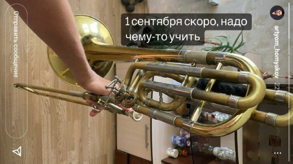 Хоккейное &laquo;Динамо&raquo; поздравило Лукашенко с ДР сразу всем коллективом. На офис клуба трудятся охочая до вина, любитель раздеться, тромбонист и другие