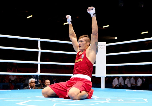 Усик и Джошуа 10 лет назад выиграли Олимпиаду. Украинец перед этим чуть не закончил с боксом, а англичанин мог сесть за наркоторговлю Усик и Джошуа 10 лет назад выиграли Олимпиаду. Украинец перед этим чуть не закончил с боксом, а англичанин мог сесть за наркоторговлю