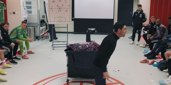 Как конфликт Артеты и Обамеянга выглядел изнутри? Фрагмент из документалки про «Арсенал» Как конфликт Артеты и Обамеянга выглядел изнутри? Фрагмент из документалки про «Арсенал»