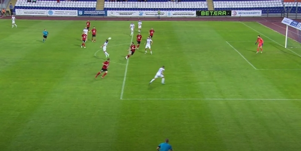 Футбол. Арбитр матча "Днепр" — "Славия" ошибочно отменил гол хозяев из-за офсайда
Футбол. Арбитр матча "Днепр" — "Славия" ошибочно отменил гол хозяев из-за офсайда