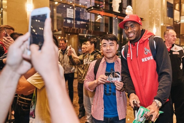 Лавстори Модеста и «Кельна»: весь город пел песню о нем («Кто взял шнапс на допинг-тест? Антони Модест!») и простил побег в Китай ради денег Лавстори Модеста и «Кельна»: весь город пел песню о нем («Кто взял шнапс на допинг-тест? Антони Модест!») и простил побег в Китай ради денег