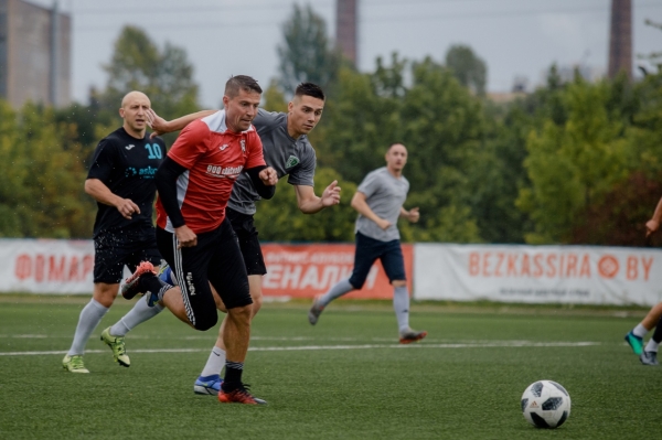 Неугодный в белфутболе Стасевич спустился в любители &ndash; в команде куча бывших топов (Глебы, Шитов, Молош) и участники &laquo;договорняков&raquo;, когда-то за нее играли Хацкевич и Мелкозеров