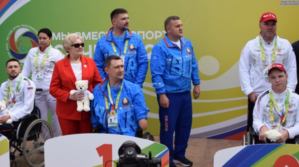 Президент НОК поздравил белорусских паралимпийцев с успешным выступлением в Сочи Президент НОК поздравил белорусских паралимпийцев с успешным выступлением в Сочи