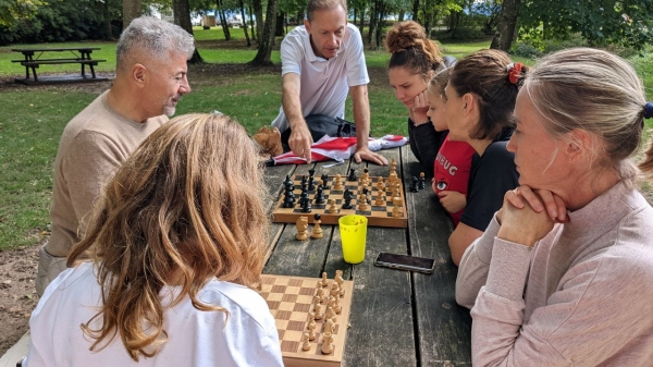 Беларусы па ўсім свете ўдарна правялі Дзень спартыўнай салідарнасці: падтрымалі Хамутоўскага, збіралі грошы палітвязням, Сныціна гуляла ў футбол