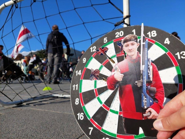 Беларусы па ўсім свете ўдарна правялі Дзень спартыўнай салідарнасці: падтрымалі Хамутоўскага, збіралі грошы палітвязням, Сныціна гуляла ў футбол