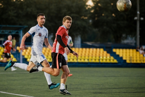 Неугодный в белфутболе Стасевич спустился в любители &ndash; в команде куча бывших топов (Глебы, Шитов, Молош) и участники &laquo;договорняков&raquo;, когда-то за нее играли Хацкевич и Мелкозеров