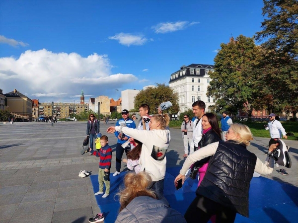 Беларусы па ўсім свете ўдарна правялі Дзень спартыўнай салідарнасці: падтрымалі Хамутоўскага, збіралі грошы палітвязням, Сныціна гуляла ў футбол