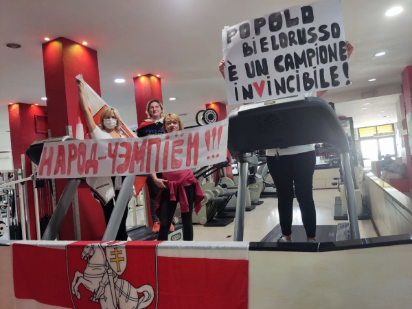 Беларусы па ўсім свете ўдарна правялі Дзень спартыўнай салідарнасці: падтрымалі Хамутоўскага, збіралі грошы палітвязням, Сныціна гуляла ў футбол