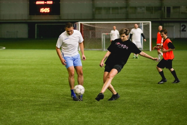 Беларусы па ўсім свете ўдарна правялі Дзень спартыўнай салідарнасці: падтрымалі Хамутоўскага, збіралі грошы палітвязням, Сныціна гуляла ў футбол