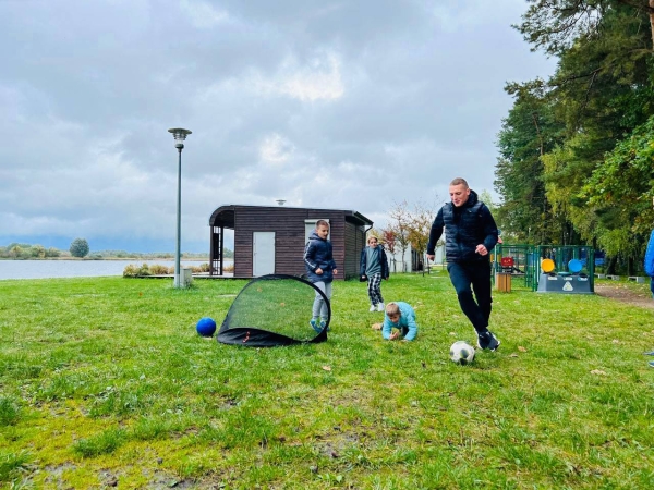 Беларусы па ўсім свете ўдарна правялі Дзень спартыўнай салідарнасці: падтрымалі Хамутоўскага, збіралі грошы палітвязням, Сныціна гуляла ў футбол