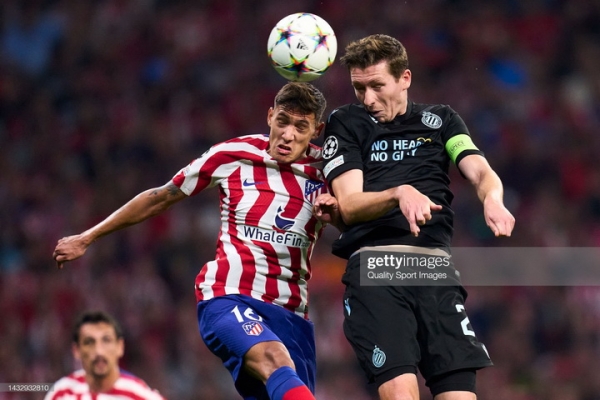 Футбол.  Лига чемпионов. Победа над "Аяксом" принесла "Наполи" досрочный выход в плей-офф, "Атлетико"сыграл вничью с "Брюгге"
 