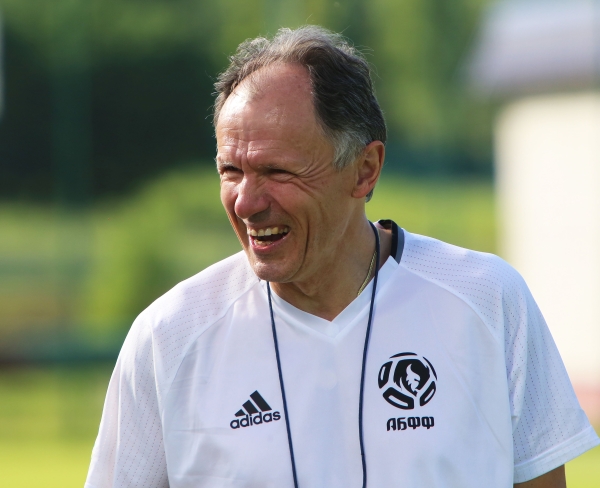 Футбол. Людас Румбутис о книге Бубнова: "Динамо" побеждало честно. Пусть в своем бывшем клубе ищет проблемы
Футбол. Людас Румбутис о книге Бубнова: "Динамо" побеждало честно. Пусть в своем бывшем клубе ищет проблемы