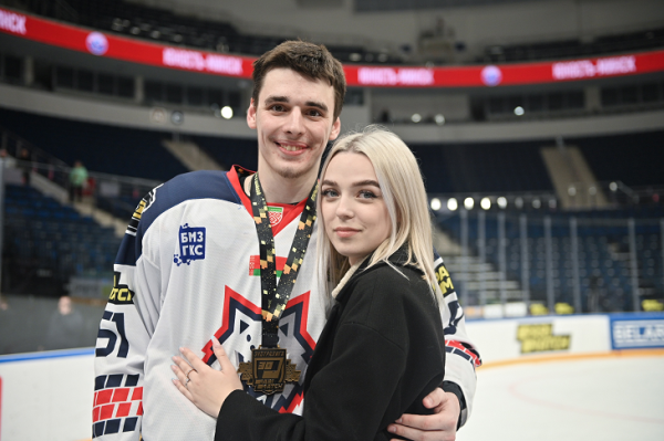 Много фото в купальниках (но есть и пара скромниц), отличная фигура после родов и тайна чемпиона. Как выглядят жены и подруги молодых топов белфутбола и хоккея Много фото в купальниках (но есть и пара скромниц), отличная фигура после родов и тайна чемпиона. Как выглядят жены и подруги молодых топов белфутбола и хоккея