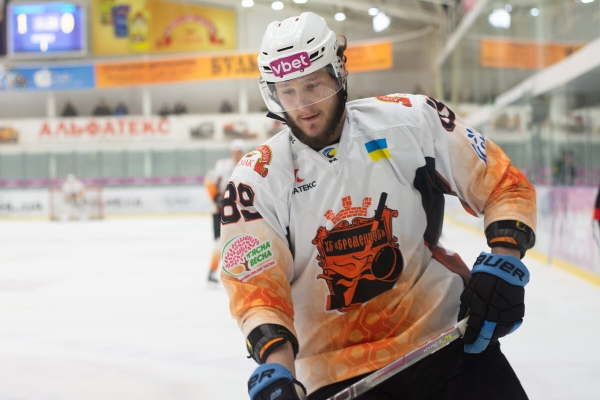 Хоккеисты из Беларуси, встретившие в Украине войну, просили ФХБ об эвакуации (безрезультатно), уезжали с помощью оккупантов и почти все нашли команды дома