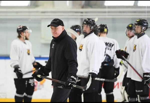 Хоккей.  Андрей Разин: жалко, что в межсезонье "Северсталь" потеряла Кодолу
 