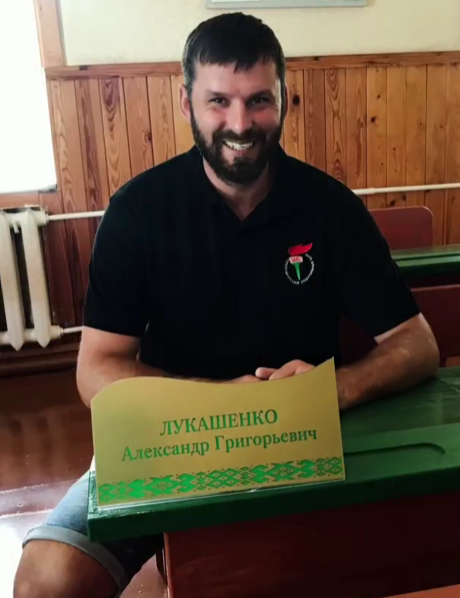 Семья срезателей БЧБ-лент и адептов Лукашенко (их телефоны были рядом с Бондаренко, когда того убили) просто эпична: много &laquo;совка&raquo; в быту, а что у жены в голове, вообще не понять