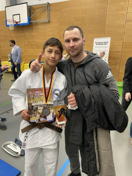 «Отдаст армию на войну – сам останется с голой жопой». Опальный дзюдоист – о ватном патриотизме Лукашенко, усталости беларусов и ЛГБТ в Германии «Отдаст армию на войну – сам останется с голой жопой». Опальный дзюдоист – о ватном патриотизме Лукашенко, усталости беларусов и ЛГБТ в Германии