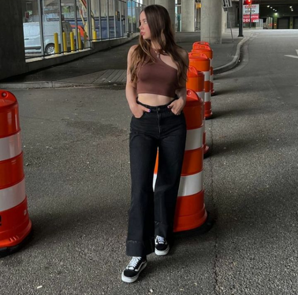 Много фото в купальниках (но есть и пара скромниц), отличная фигура после родов и тайна чемпиона. Как выглядят жены и подруги молодых топов белфутбола и хоккея Много фото в купальниках (но есть и пара скромниц), отличная фигура после родов и тайна чемпиона. Как выглядят жены и подруги молодых топов белфутбола и хоккея