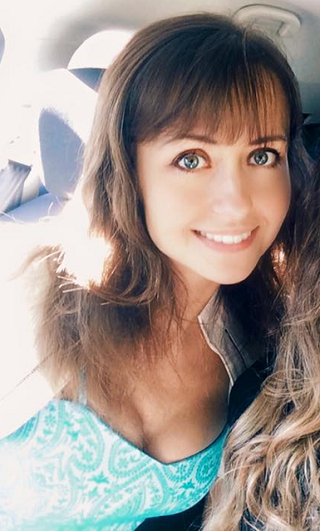 Девушка с билборда, «королева танцполов», официантки – какими были жены беларусских футболистов, когда знакомились с ними Девушка с билборда, «королева танцполов», официантки – какими были жены беларусских футболистов, когда знакомились с ними