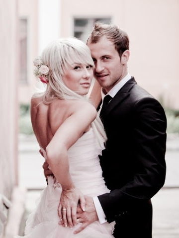 Девушка с билборда, «королева танцполов», официантки – какими были жены беларусских футболистов, когда знакомились с ними Девушка с билборда, «королева танцполов», официантки – какими были жены беларусских футболистов, когда знакомились с ними