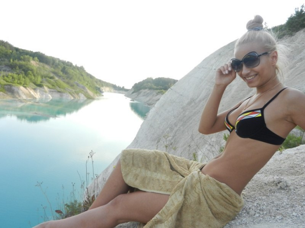 Девушка с билборда, «королева танцполов», официантки – какими были жены беларусских футболистов, когда знакомились с ними Девушка с билборда, «королева танцполов», официантки – какими были жены беларусских футболистов, когда знакомились с ними