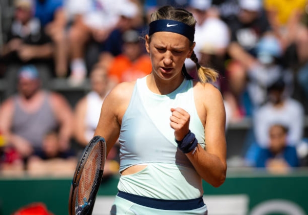 Теннис.  Виктория Азаренко в двух сетах обыграла Даяну Ястремскую и вышла во второй круг турнира ВТА в Вашингтоне
 