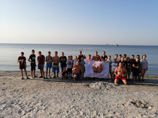 Полоцкий тренер втягивает детей в русский фашизм, а себе приписывает титулы, которых не брал – это подписант за Лукашенко, который назвал клуб своим именем Полоцкий тренер втягивает детей в русский фашизм, а себе приписывает титулы, которых не брал – это подписант за Лукашенко, который назвал клуб своим именем